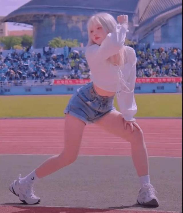 高校啦啦队美女视频,高校美女啦啦队