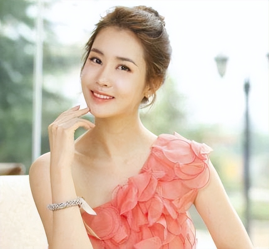 中国明星韩国整容对比,韩国明星整容变毁容