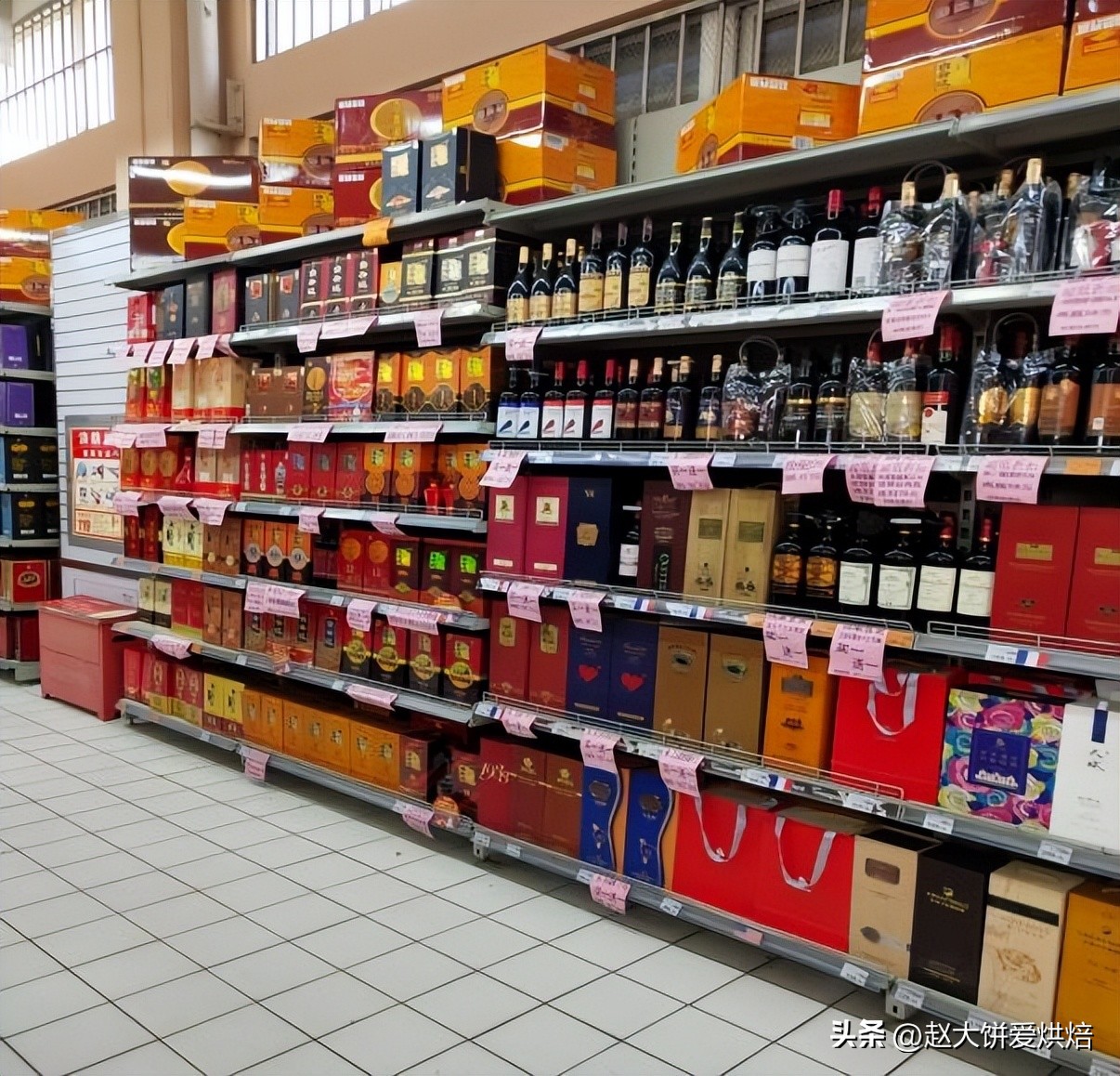 科技与狠活，一桶清水几分钟调制陈年佳酿，大牌白酒造假重灾区