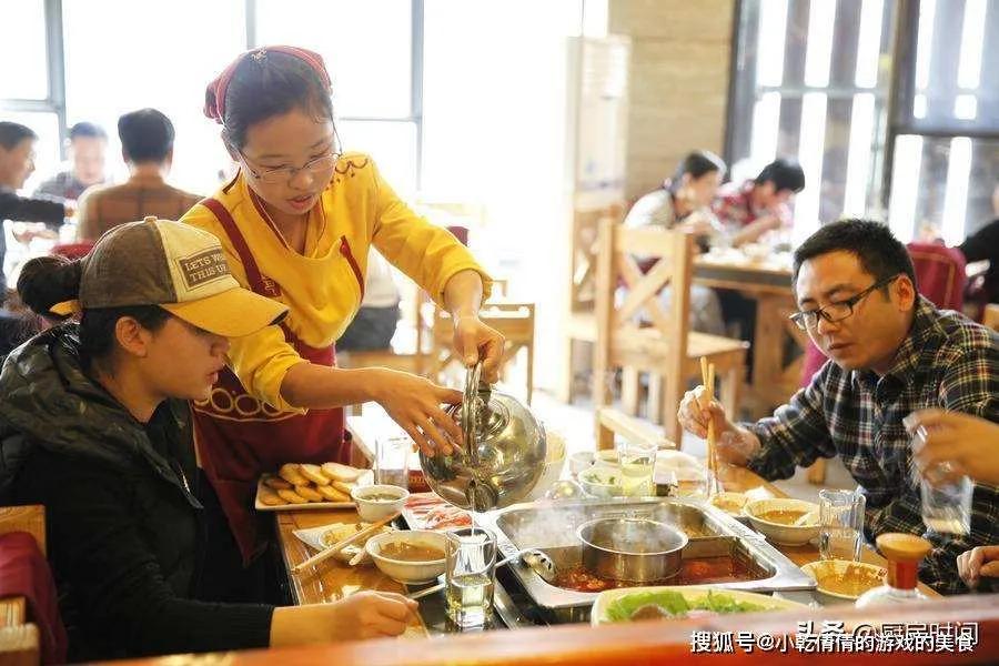 在火锅店兼职的一天,在火锅店当服务员怎么样