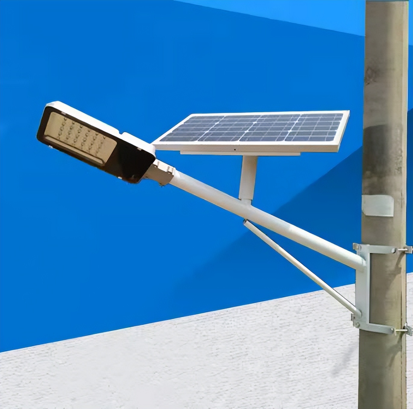 怎样选太阳能路灯图片及价格,太阳能路灯价格多少钱一台