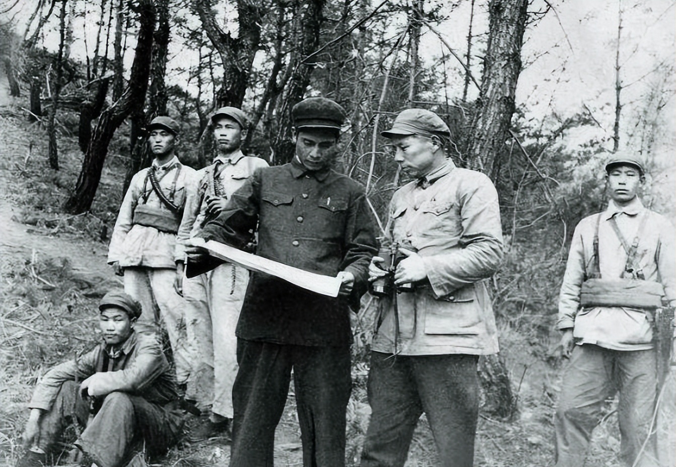 12军副军长痛哭着叩开*伯承刘**家门，刘帅严肃道：王近山让你委屈了