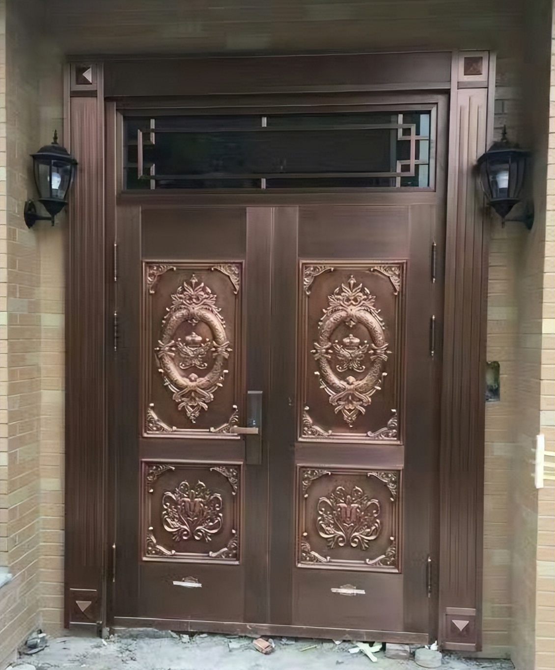 真铜门与仿铜门有什么区别呢,仿铜门和防盗门一样吗