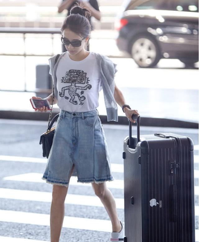 复古牛仔短裤搭配什么上衣日系,牛仔短裤搭配什么上衣夏季慵懒风