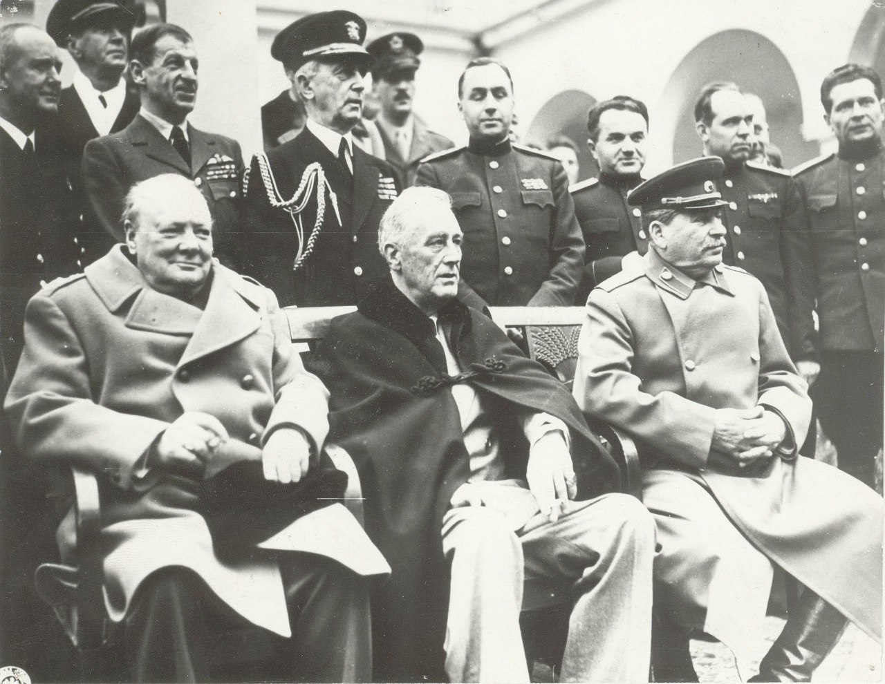 新中国为什么“亲苏反美”？