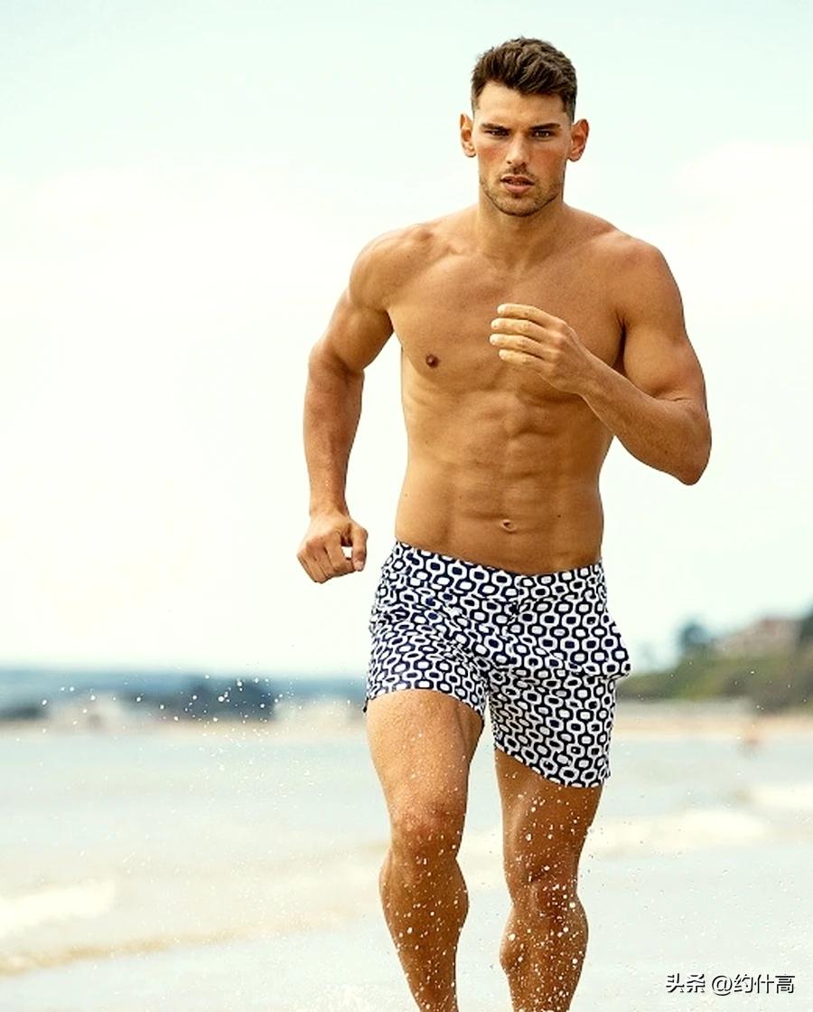 性感“*男美**鱼”被网暴，一个丑女差点让人错过了一波帅哥