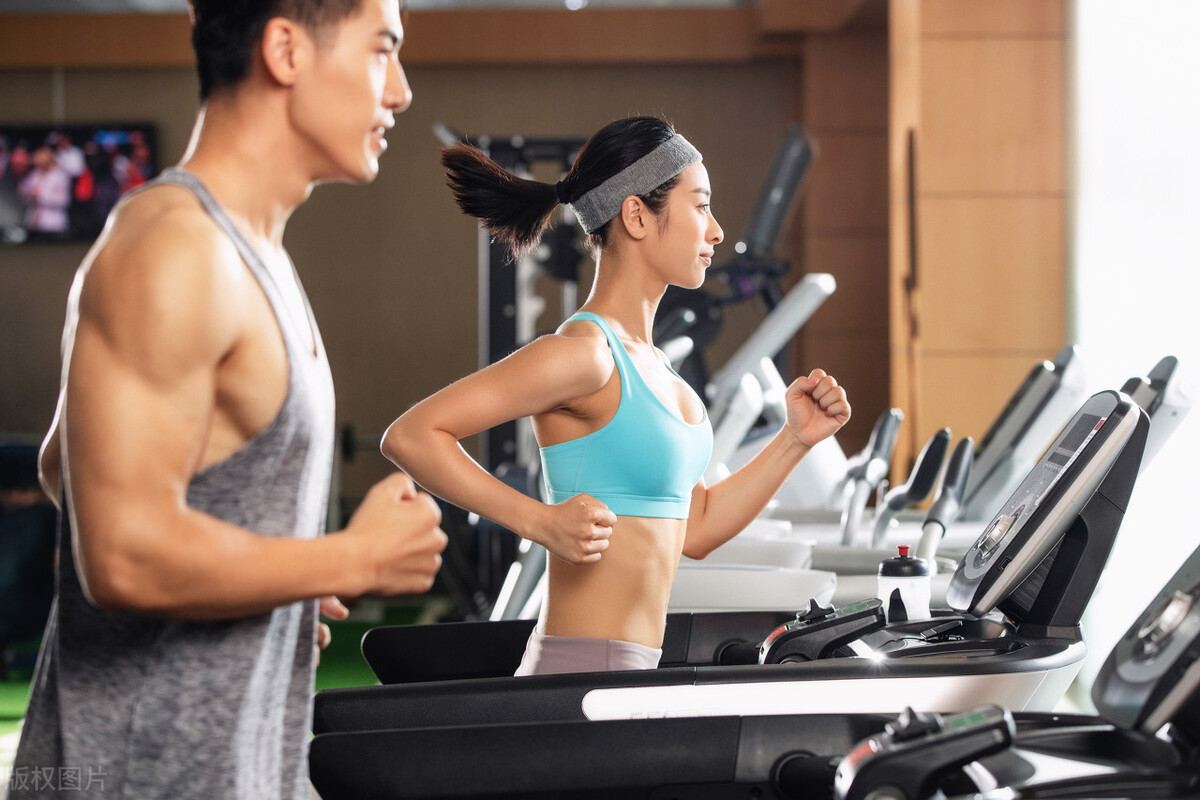 刚开始跑步很累到后面很轻松,跑步前一公里很累后面越来越轻松