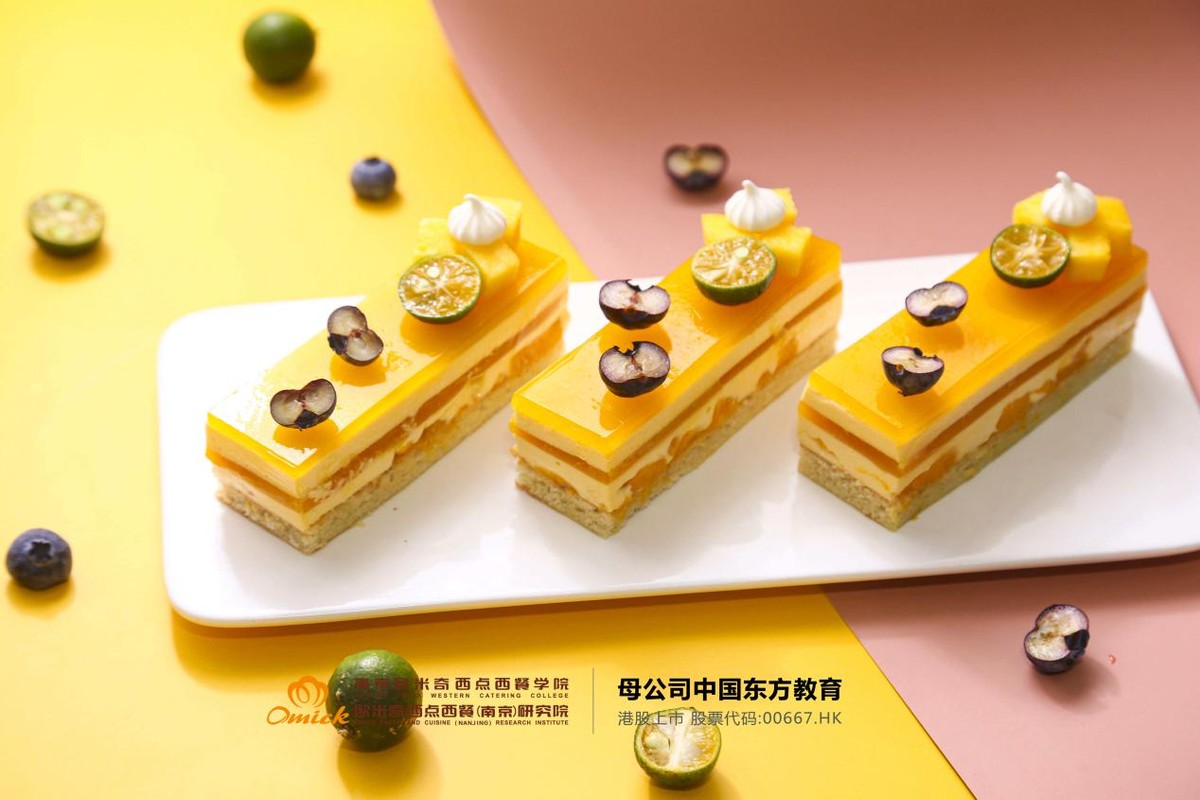 开蛋糕店是去培训学校还是实体店,加盟蛋糕店前期培训要自己出钱吗