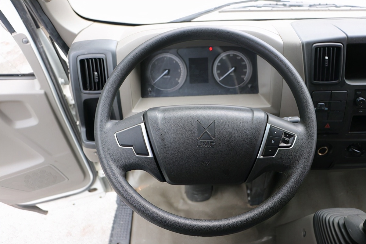 495动力充沛爬坡有力山路试驾江铃凯运宽体厢式轻卡｜卡车之友网