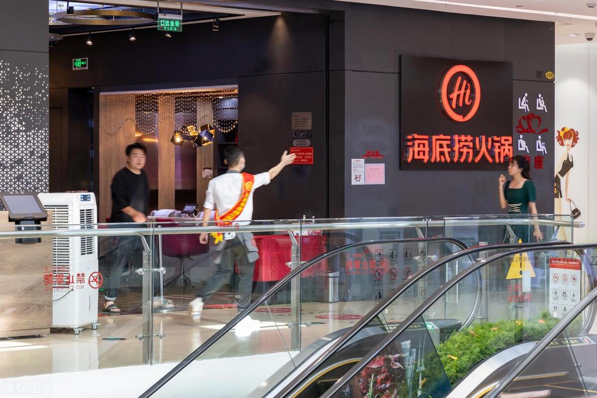 海底捞吃火锅费用,海底捞吃火锅十几个人吃了1800多