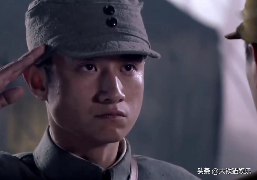 《雪豹》12年后男主凉了,女主退圈当霸总,“关系户”逆袭成顶流