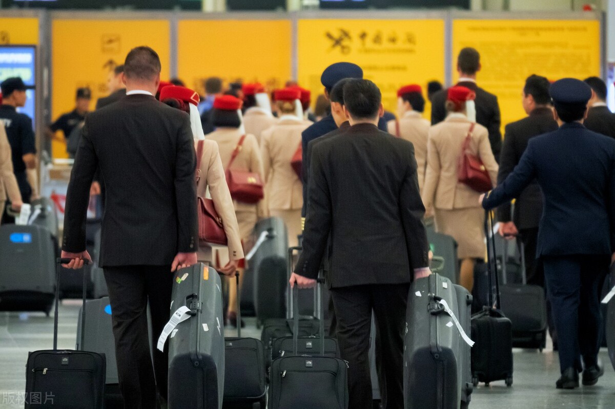 两名旅客携瓶茅台入境被海关查获,国外买回来的茅台