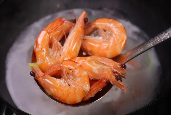 水煮虾的正确做法冷水还是沸水,水煮虾应该是凉水下锅还是热水