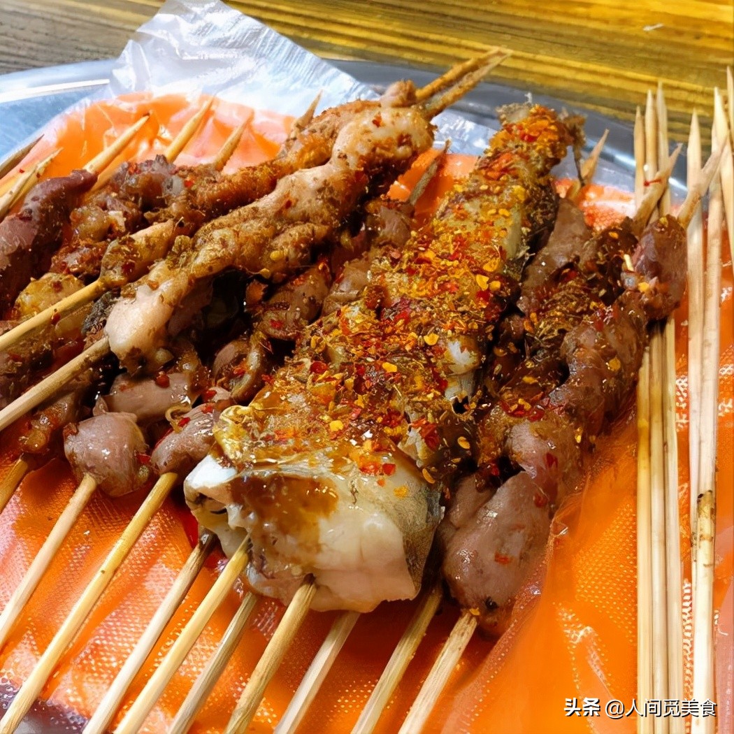 上过北京必吃榜的烧烤店，下午5点才开门，炸灌肠疙瘩汤更受欢迎