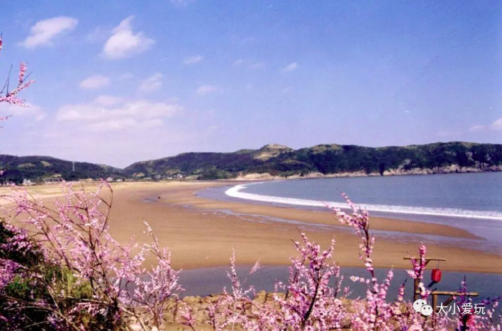 这座颜值逆天的“千岛之城”坐拥金沙白浪，还有机会偶遇荧光海哦