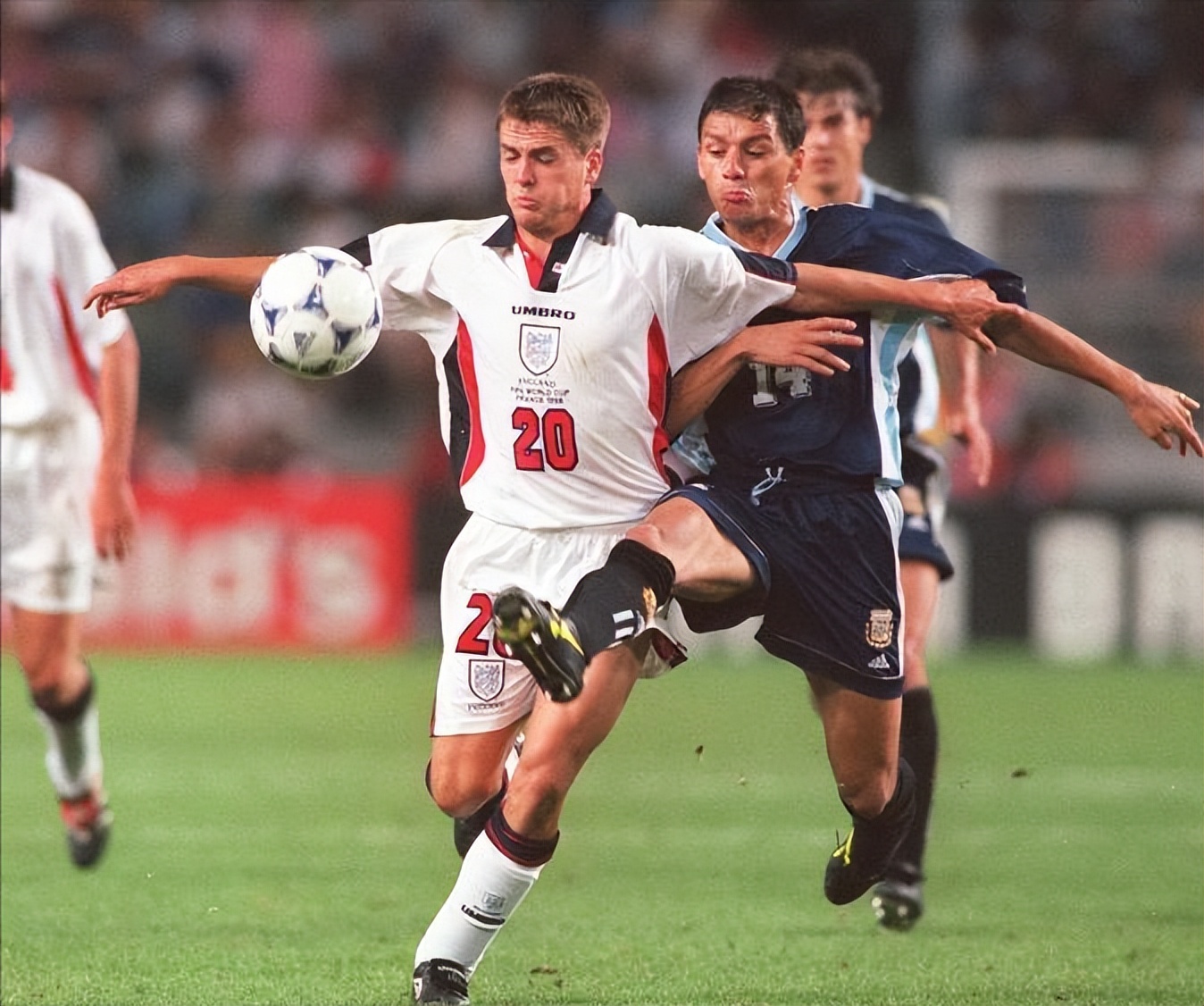 为什么说范佩西扛着曼联夺冠,范佩西转会曼联弗格森