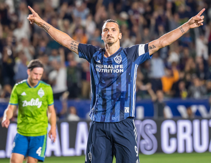 梅西转会去迈阿密第一场比赛,梅西转会迈阿密国际条件