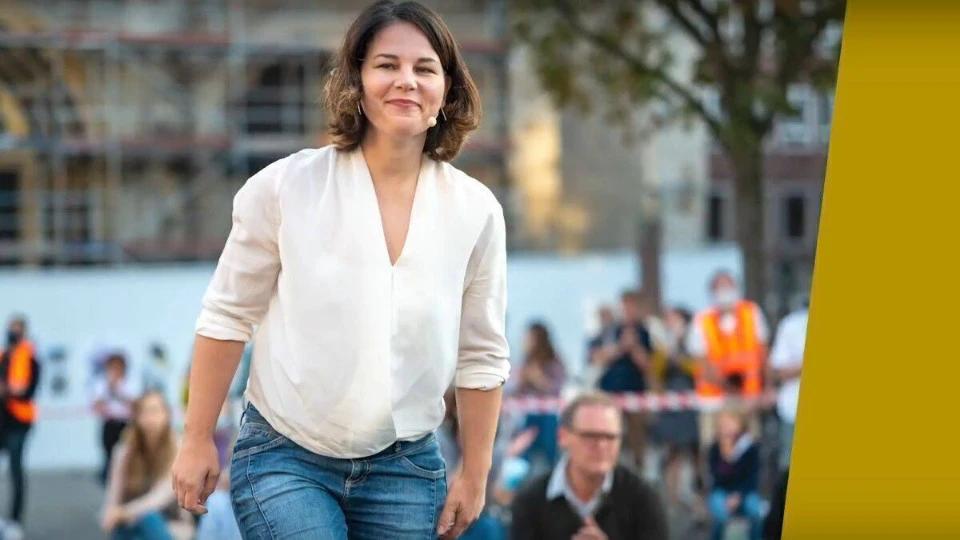 德国外交部长贝尔伯克的学历,德国女外长贝尔伯克访华照片