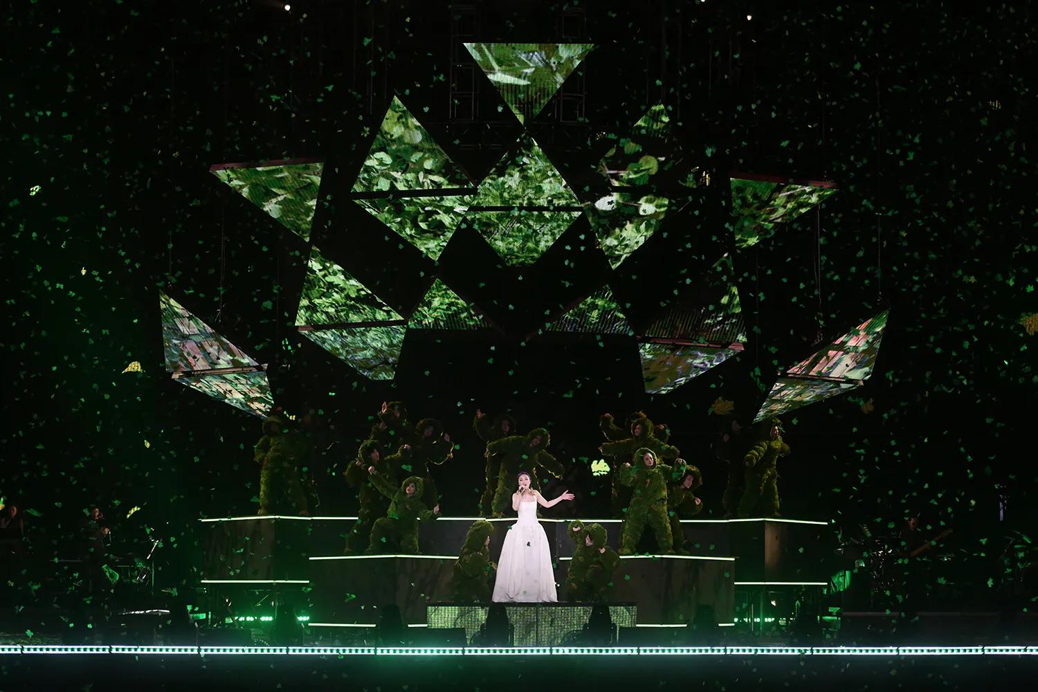 杨千嬅广州海心沙演唱会划龙舟,杨千嬅广州海心沙龙舟