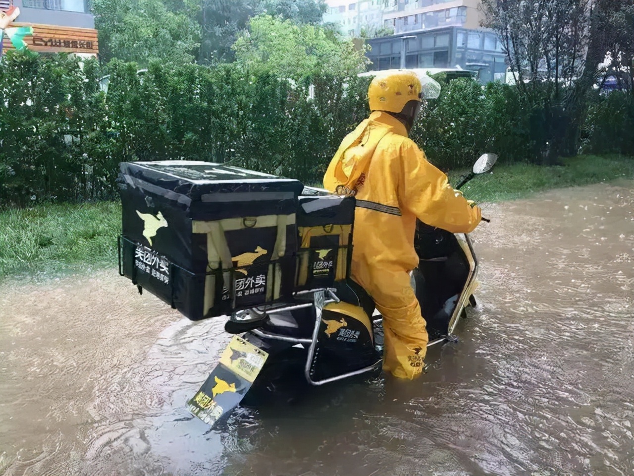 送外卖还是进厂打工好,进厂打工好还是送外卖好