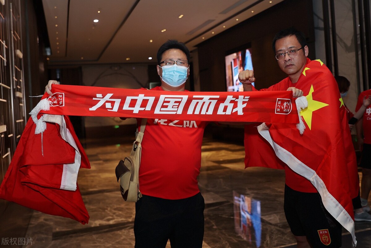 9朵玫瑰,巾帼不让须眉国足