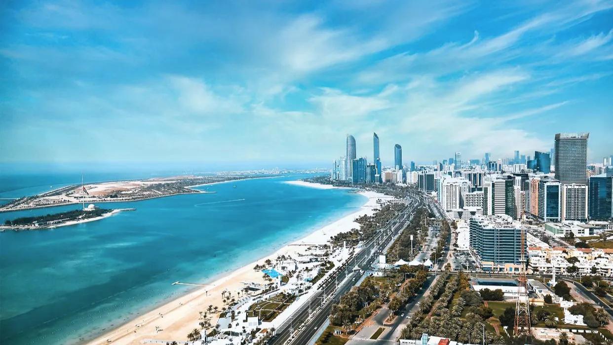 阿联酋阿布扎比卢浮宫镇馆之宝,阿联酋迪拜阿布扎比大清真寺图片