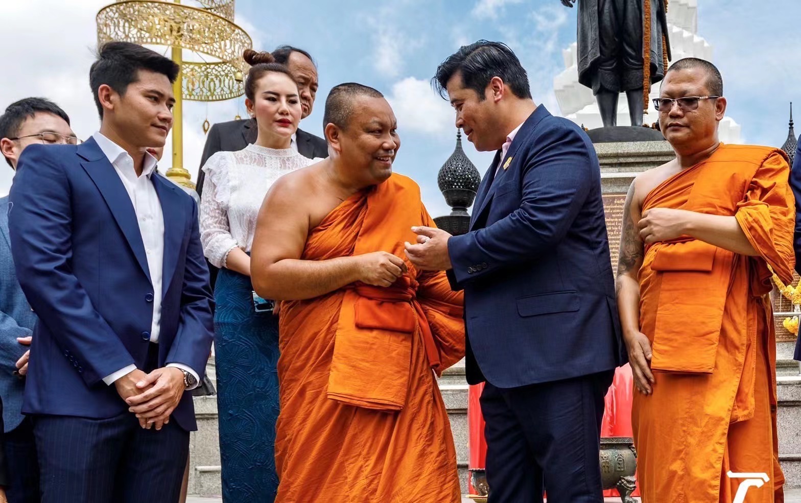 这么抓马?她消失的第8个月,家族变天了?