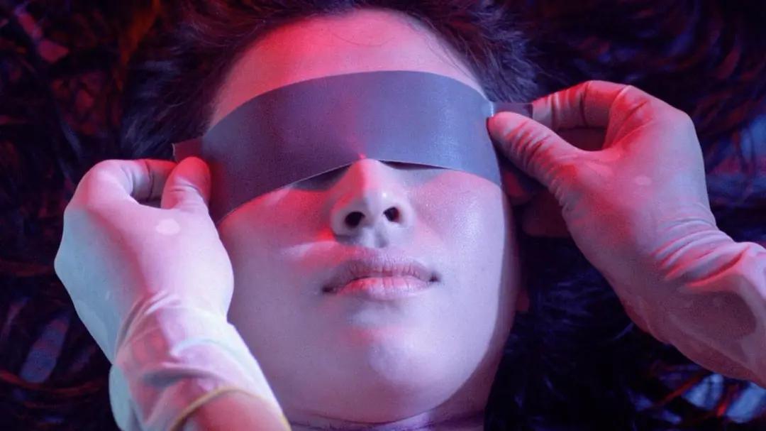 尺度生猛限制级，30年前的奇案片是多少人的童年阴影？