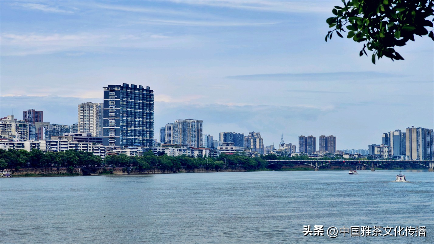 智者喜爱清泉，仁者喜爱山川