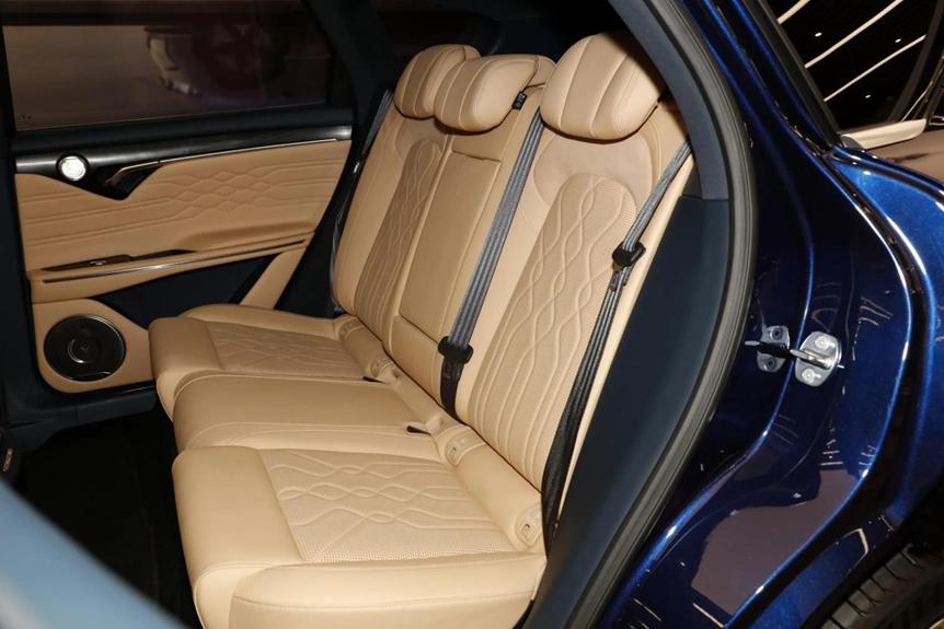 岚图free空气悬架是几腔的,岚图free增程版2024款市区试驾