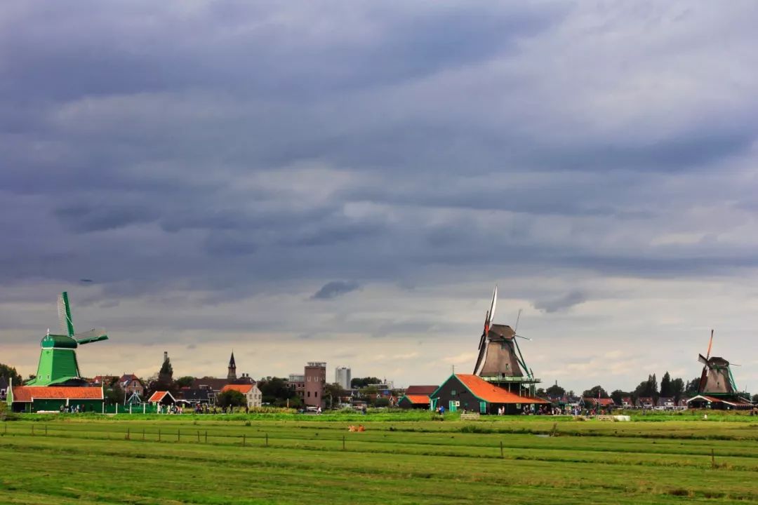 开车去欧洲第23集:在阿姆斯特丹*灯区红**,2名荷兰壮汉挑衅被我怼