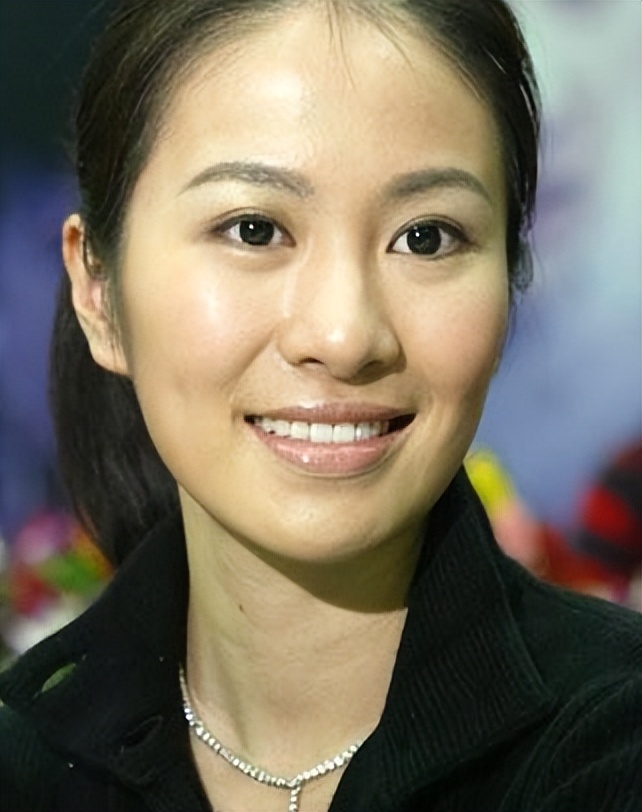 叶璇在抖音素颜,叶璇直播形象邋遢被吐槽挖鼻