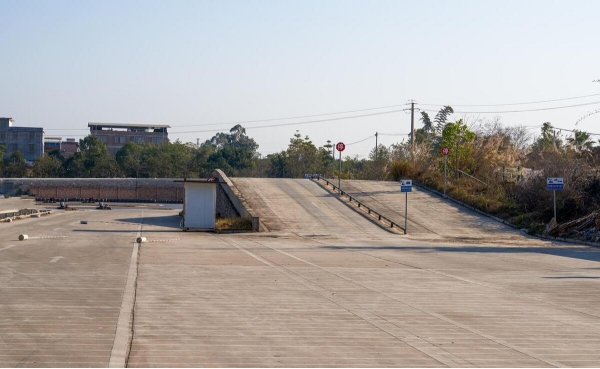 开手动挡车上坡老是熄火教程,开手动挡车上坡的正确方法