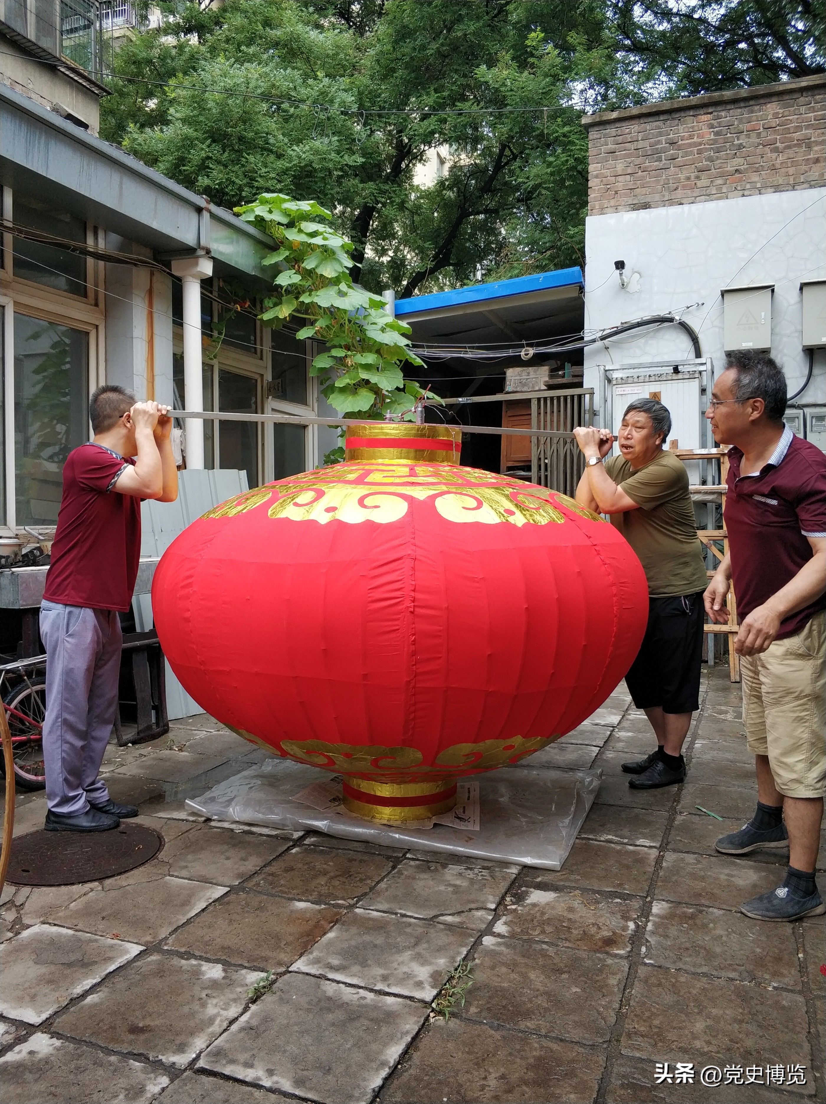 开国大典的大红灯笼在哪里,大红灯笼挂起来火红的中国结