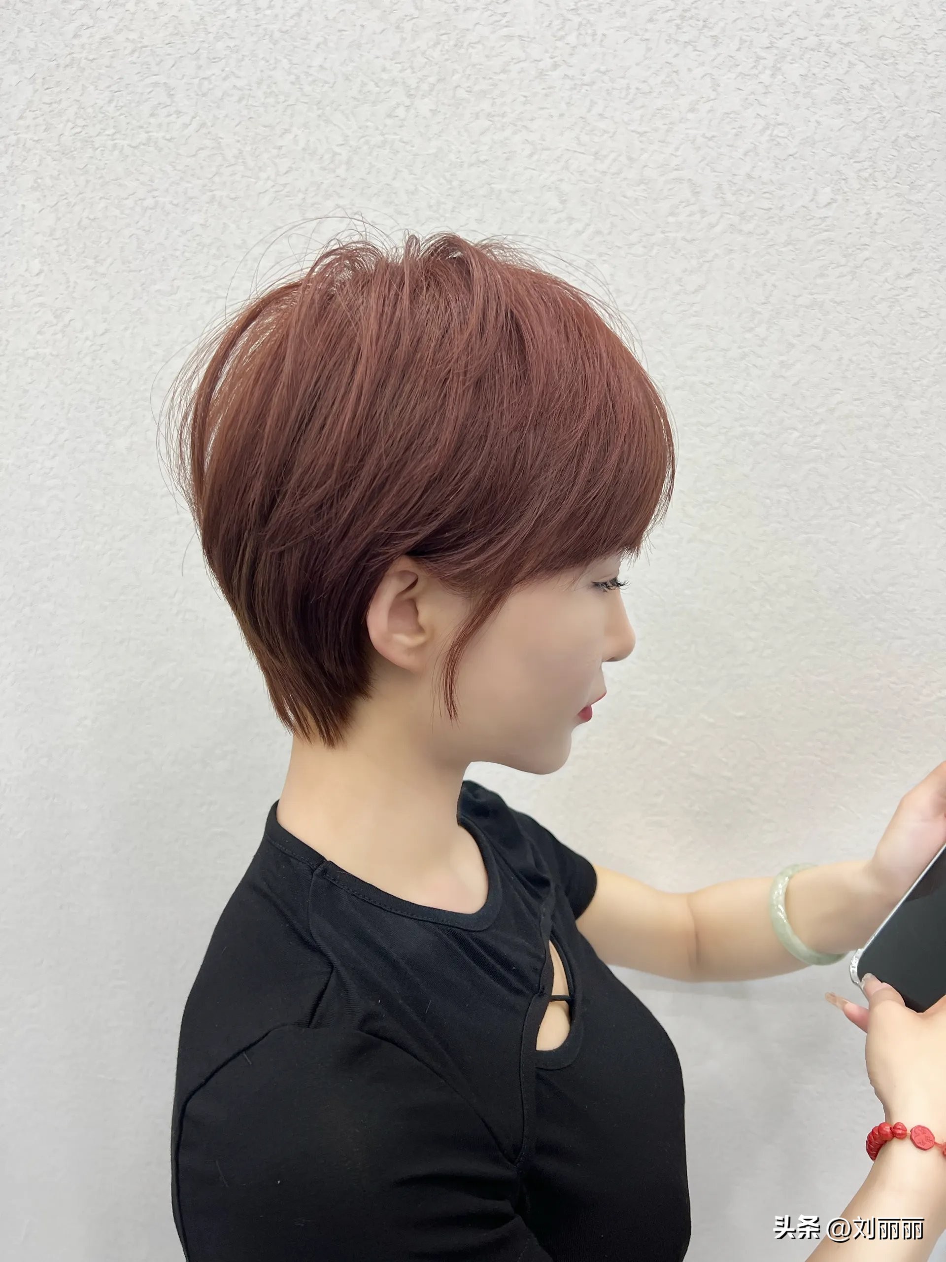 到肩膀的短发造型怎么剪,剪到肩的短发发型