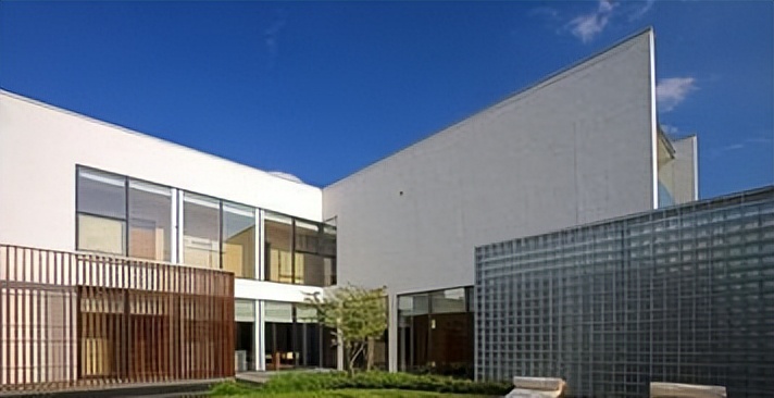 古典建筑与现代建筑融合的句子,现代建筑设计体现文化创新更重要