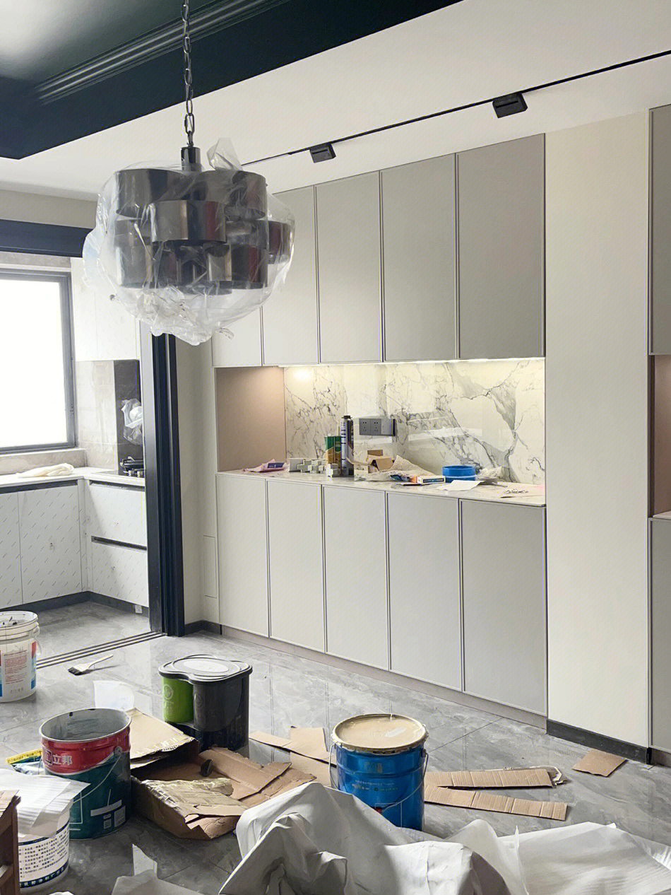 全屋定制比木工做柜子贵多少钱,木工打柜子和全屋定制有啥区别