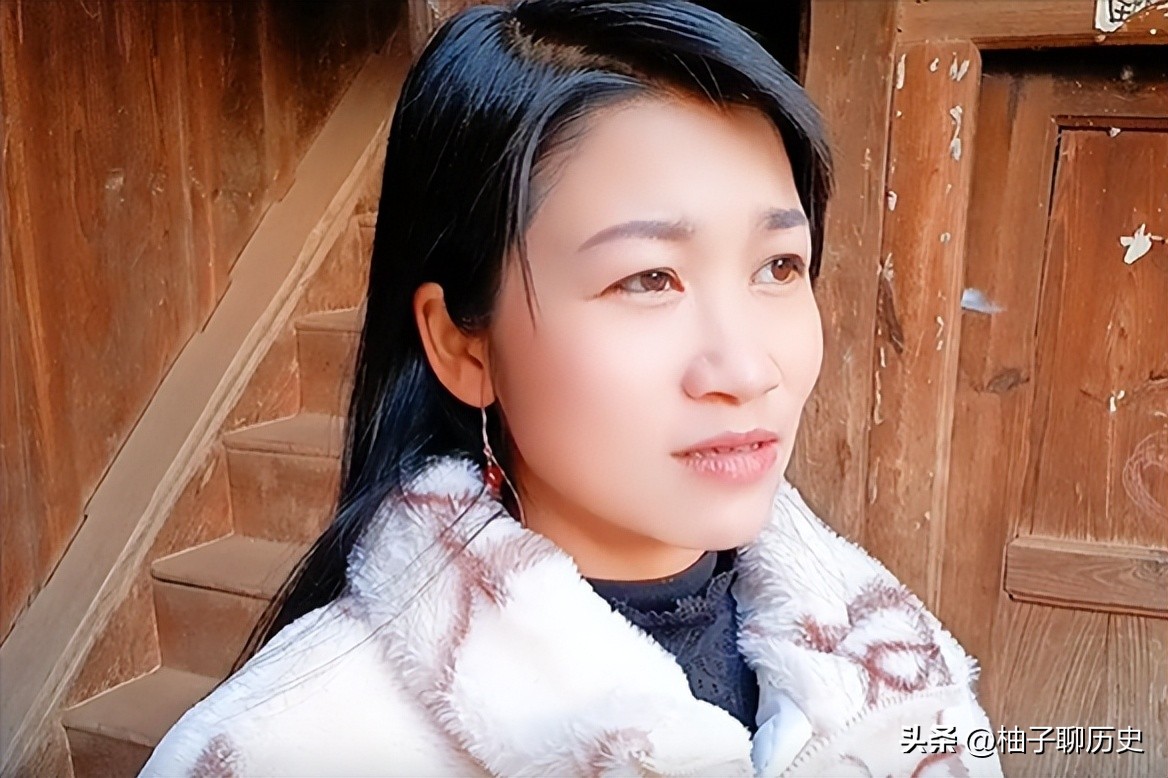 90后越南女孩从小父母离异，二婚嫁到中国云南农村，坚强独自带娃