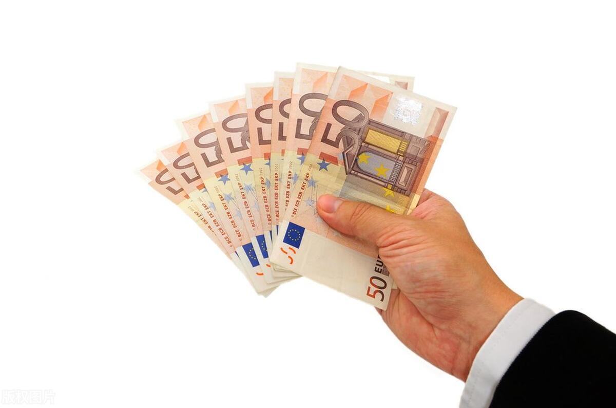 以借为名不还公款是否构成贪污罪,与贪污犯共谋贪污构成什么罪