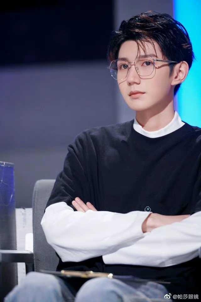 王源眼镜帕莎多少钱,帕莎眼镜王源