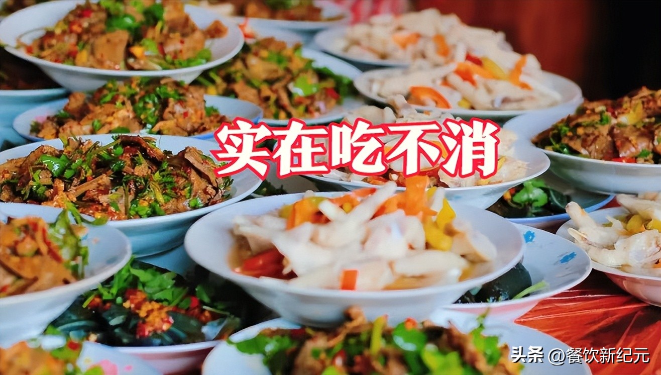 女子参加闺蜜婚宴随礼1000包辣条,女子偶遇婚宴随礼200元吃席