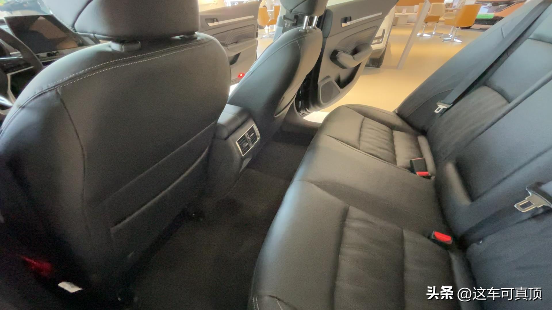 2015款天籁2.0欧冠科技版缺点,黑色天籁2023款的优点与缺点