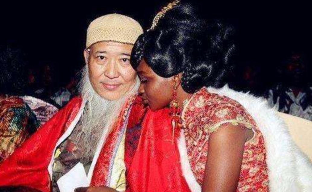 53岁画家杨彦，娶21岁非洲女学生，斥资4千万办婚礼，为何出家？