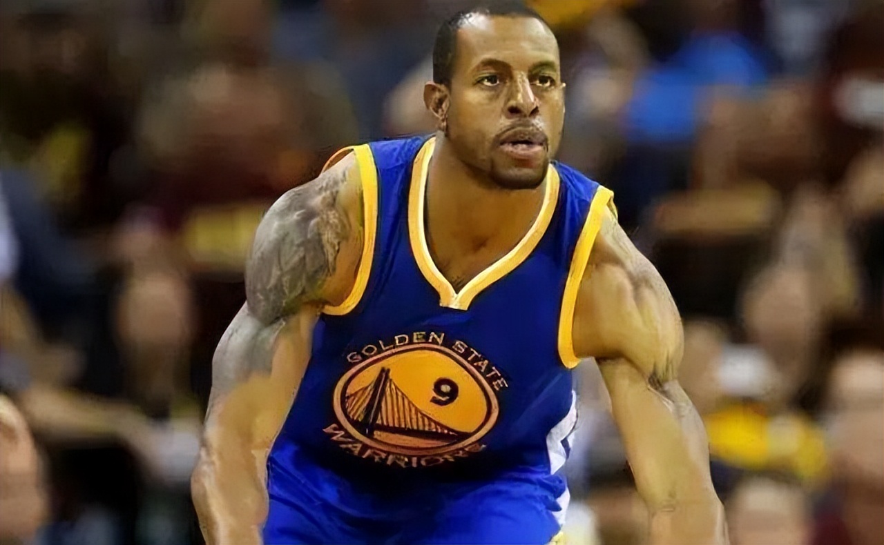 近10年总决赛和詹姆斯,詹姆斯两次击败勇士夺冠