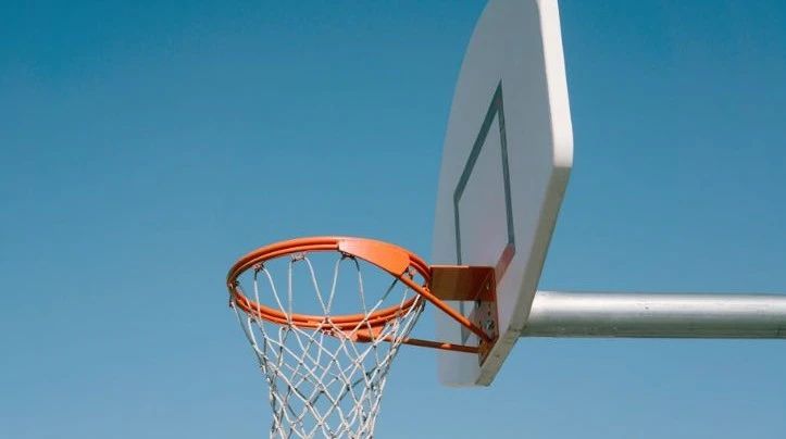 *场官**微小说：球场