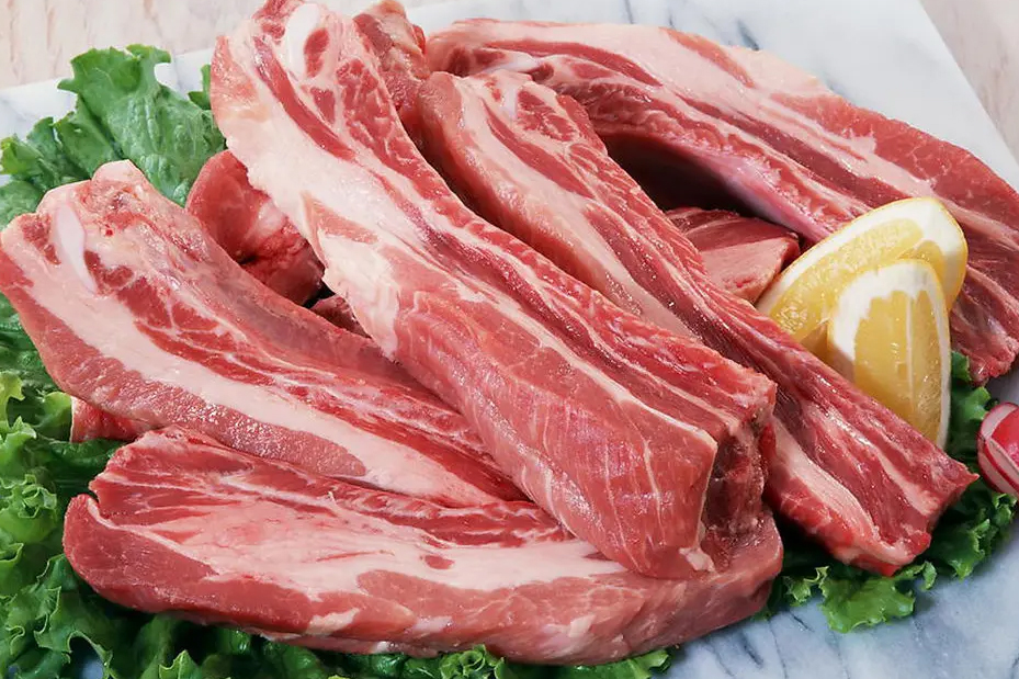 买羊肉买山羊还是绵羊好,山羊绵羊哪种羊肉更有羊膻味好吃