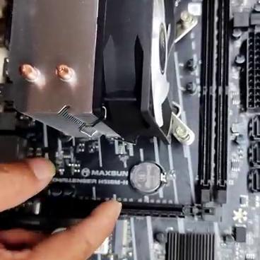 如何轻松拔下电脑上的内存条,台式电脑怎么拔内存条