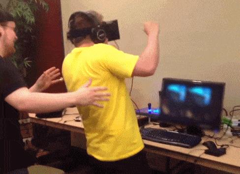 球场倾斜才能进球搞笑图,搞笑进球动图