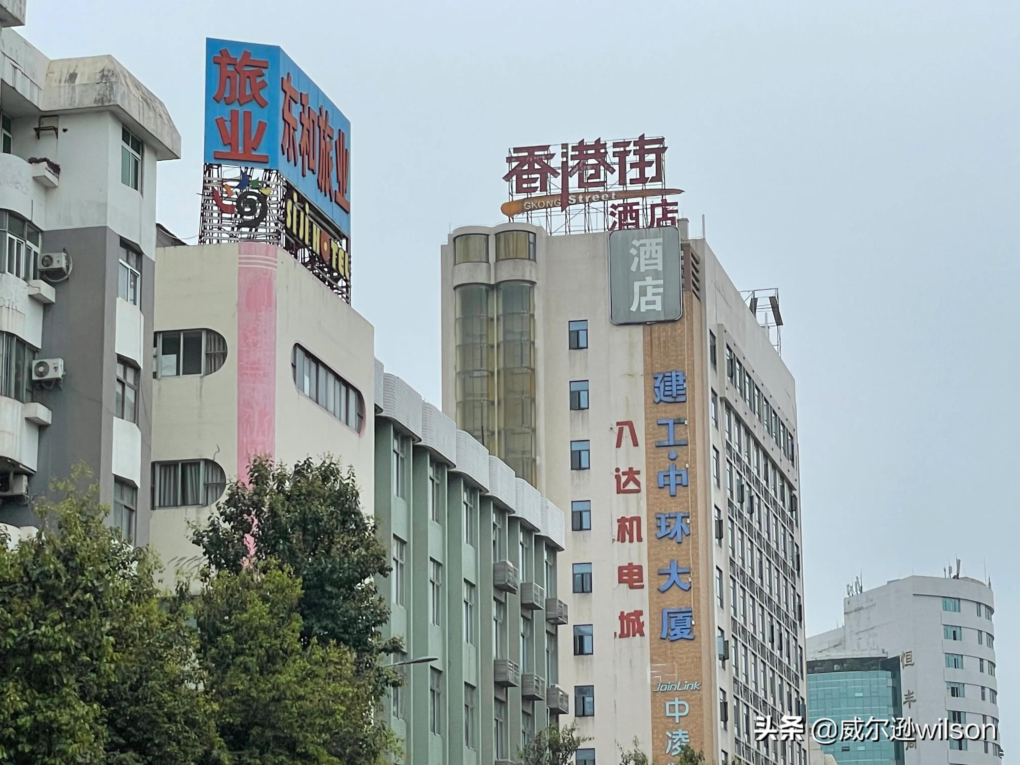 东莞有一条商业街，名字十分高大上，里面卖的却是五金零配件