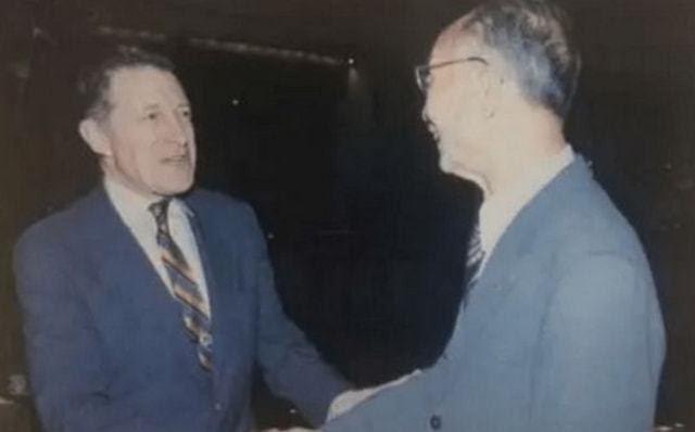 1984年张爱萍访美，回国后主动向*小平邓**辞职：我这国防部长该撤